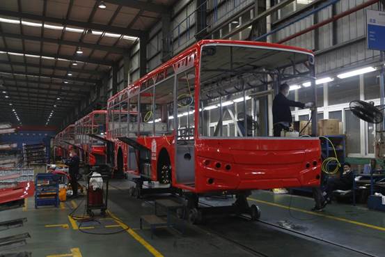 1673855146454276.jpg 5 生產線上的金旅公交車