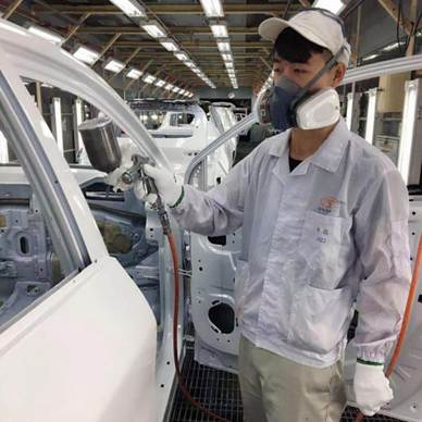 1542866132465906.jpg 說明: 工作中的周聰