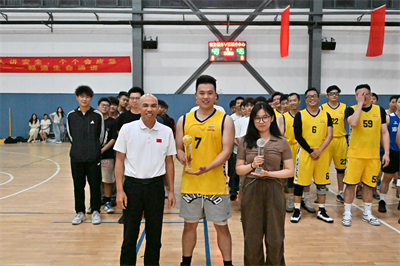 1718863402185053.jpg 6、客服總監謝江宏為優秀球員頒獎.jpg