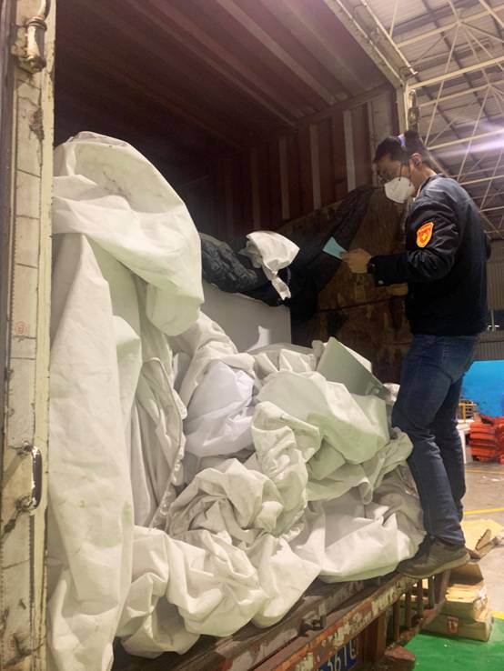 1591873641545855.jpg 半夜清點龍巖押運回來的物料.jpg