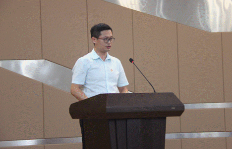 1535593161849307.gif 說明: E:\湯亦宏\工作照片\0827黨組中心組第三專題學習暨青年干部會議\精選\陳承偉.png