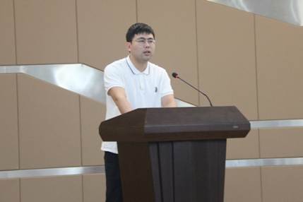 1535593150802001.jpg 說明: E:\湯亦宏\工作照片\0827黨組中心組第三專題學習暨青年干部會議\精選\肖鶴翀.jpg